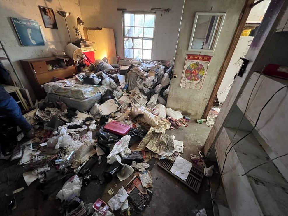 Get rid of hoarder and declutter your home